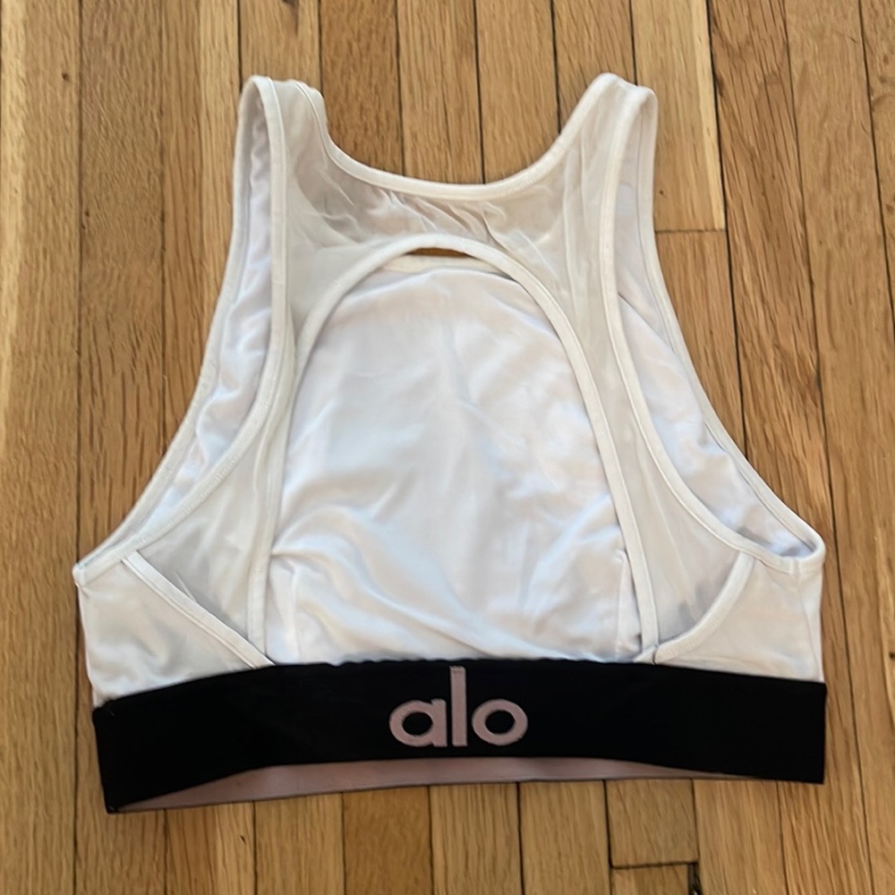Alo yoga bra white cut out. Size XS/S